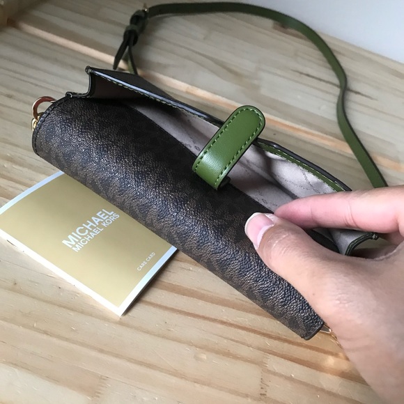 Michael Kors Purse🎈🎈 - Picture 12 of 12